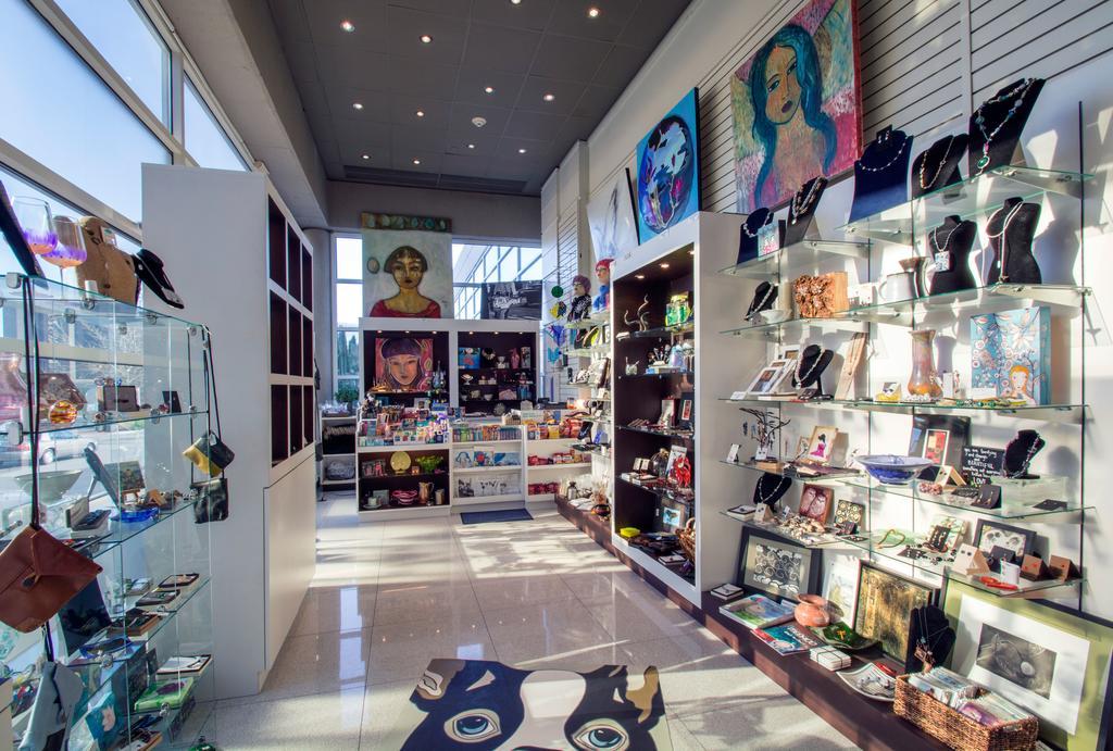 Hotel Murano Tacoma Dış mekan fotoğraf A store in Madrid